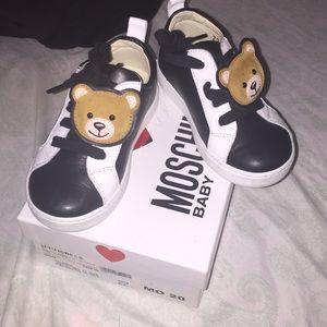 AUTHENTIC Moschino sneaker